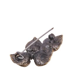 AM-4236 Брошь «Каллы Розе» (латунь, янтарь)