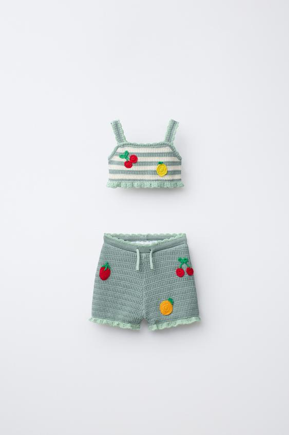 ZARA КОМПЛЕКТ ИЗ ТОПА И ШОРТ ИЗ КРУЖЕВА КРОШЕ С ФРУКТАМИ, ЗЕЛЕНЫЙ