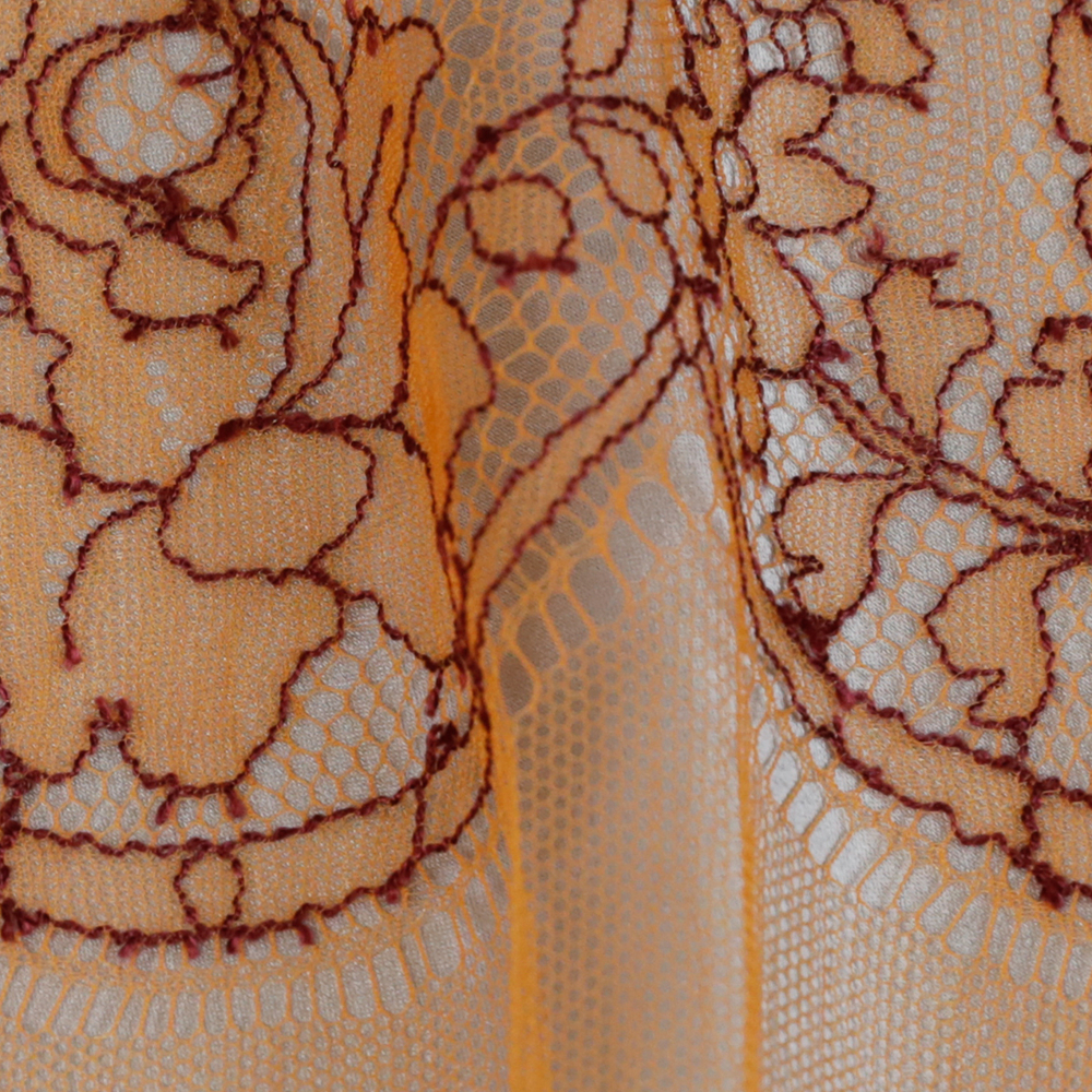 Нежно-оранжевое французское кружево “Шантильи” с бордовой кордовой нитью
