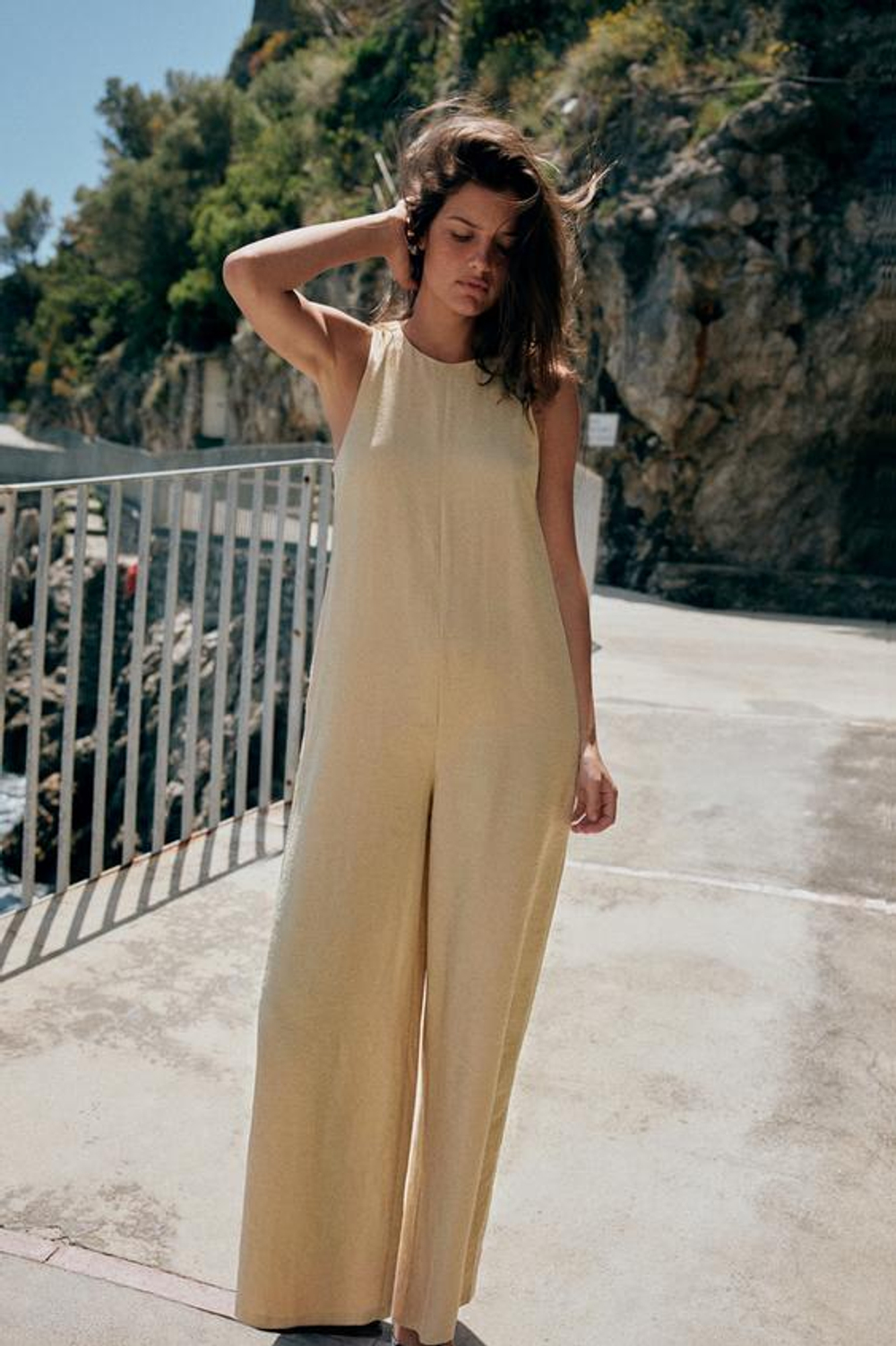 ZARA ЛЕГКИЙ КОМБИНЕЗОН, СОЛОМЕННЫЙ