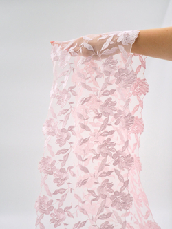 Вышивка на сетке серебристо-розовая неэластичная ширина 20 см ОТРЕЗЫ