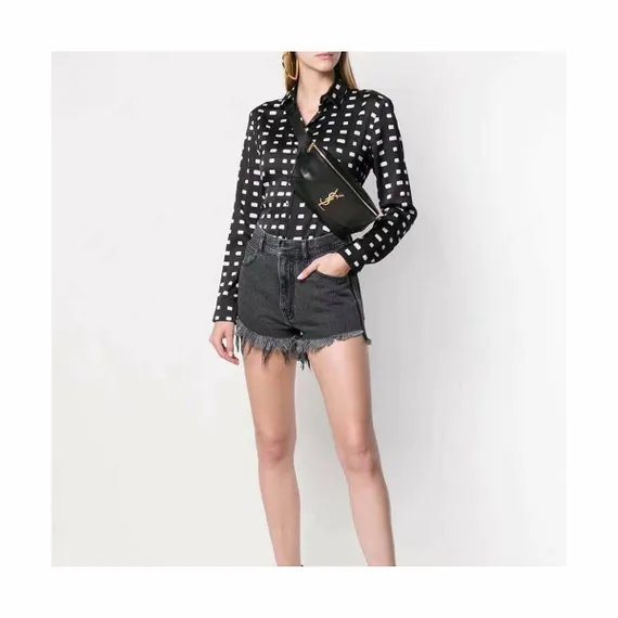 Поясная сумка Saint Laurent Cassandre Classic из кожи черный
