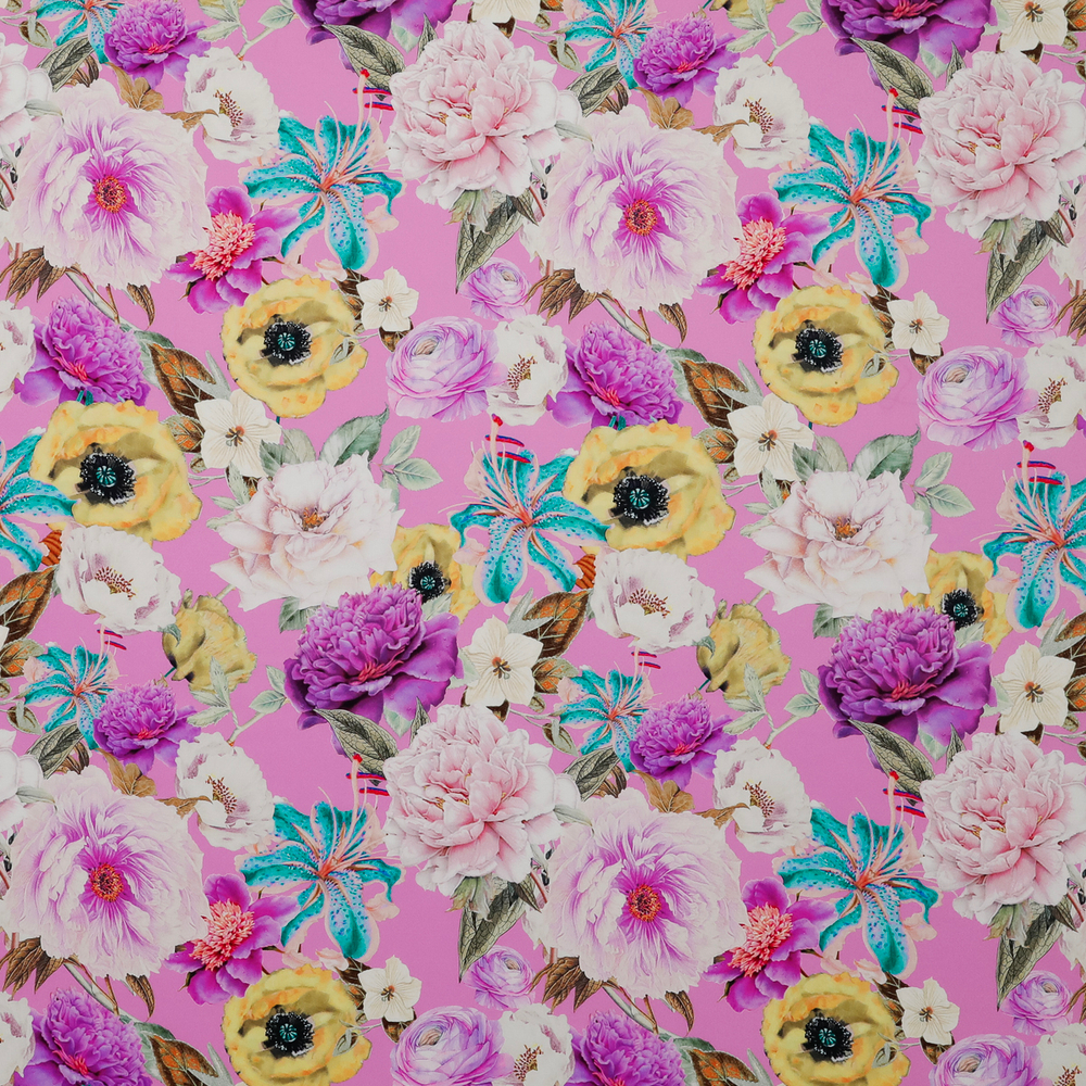 Шёлковый сатин с цветочным мотивом на нежно-розовом фоне