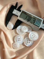 Пуговицы белые полупрозрачные с белыми прожилками на прокол