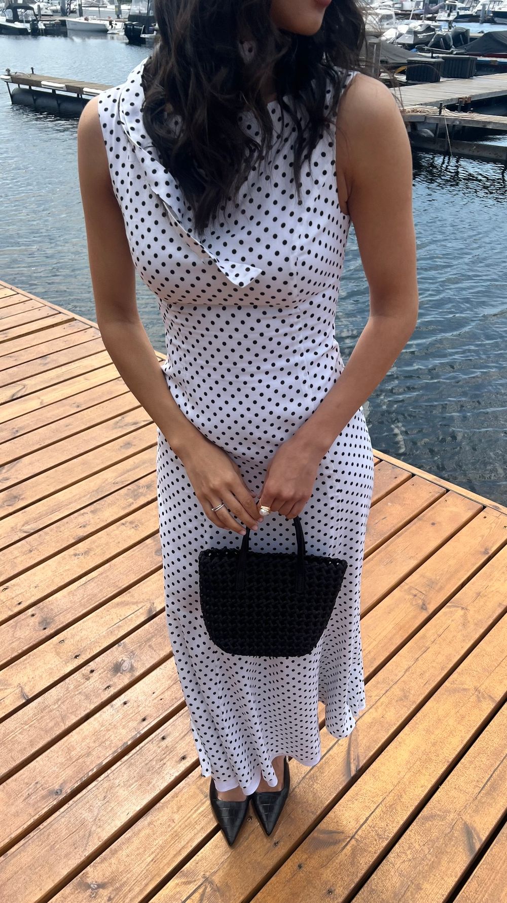 Платье белое в черный горошек