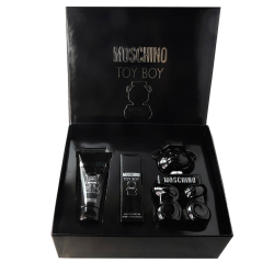 Moschino Toy Boy — парфюмерный набор для мужчин с миниатюрой и гелем для тела. Интересный небанальный аромат.