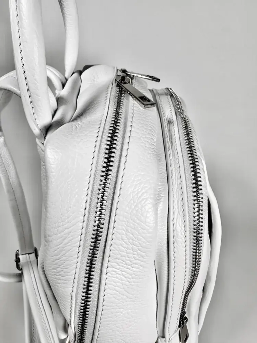 Женский городской рюкзак из натуральной кожи белого цвета