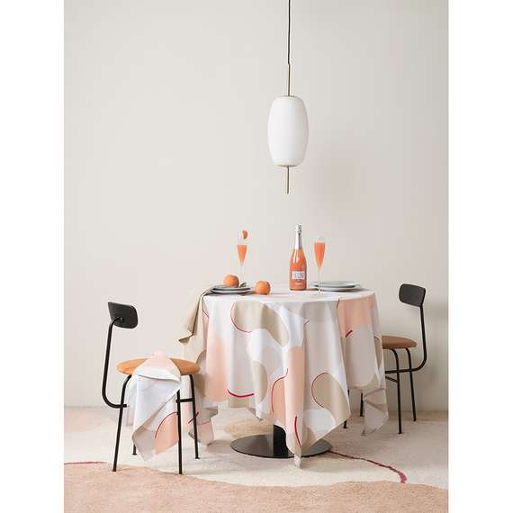 Скатерть из хлопка бежевого цвета с авторским принтом Freak Fruit, 170х250 см