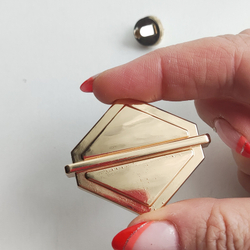 Замок на магнитной кнопке 42*50 Золото