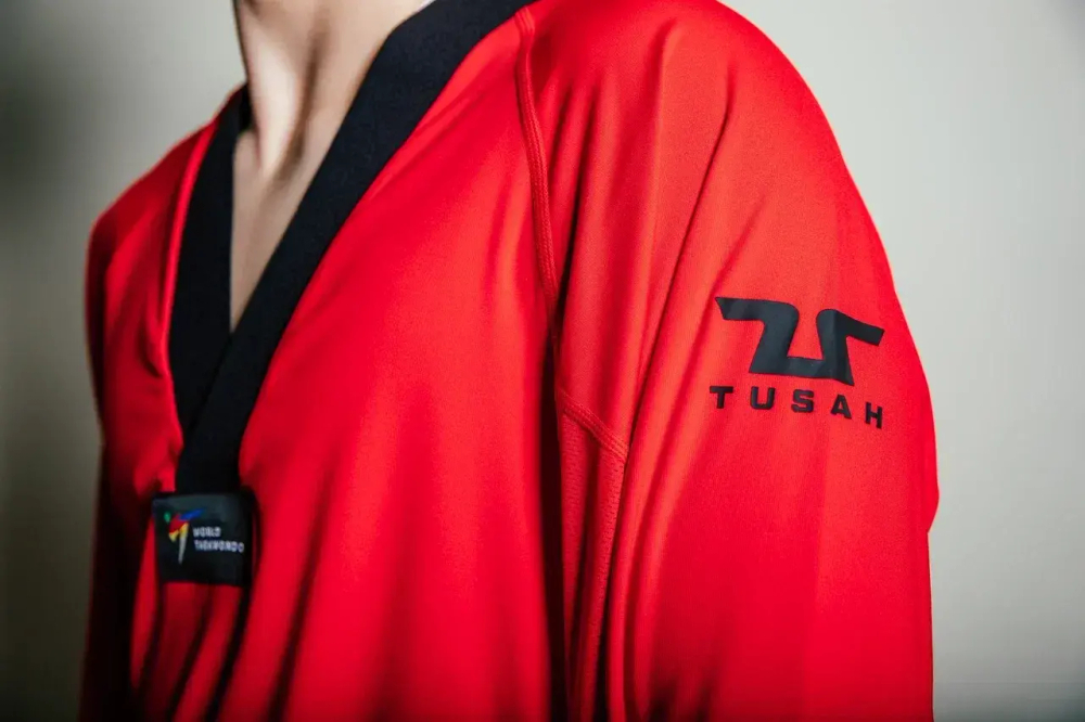 Добок WT Tusah Evo Uniform Male Dan красный