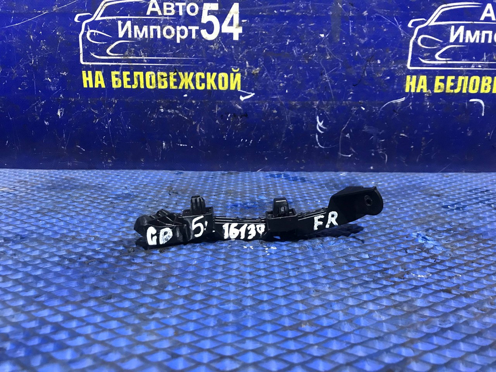 Крепление бампера переднее правое Honda FIT 2013-2017