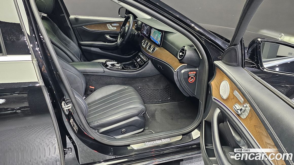 Mercedes-Benz E-Class W213 E300 4MATIC Exclusive (08.2019)