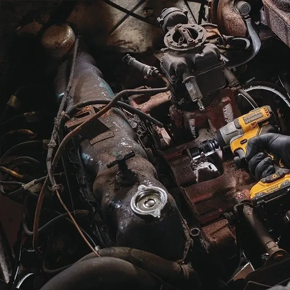 DeWalt DCF902D2 аккумуляторный гайковерт (2 x 2 Ач, ЗУ)