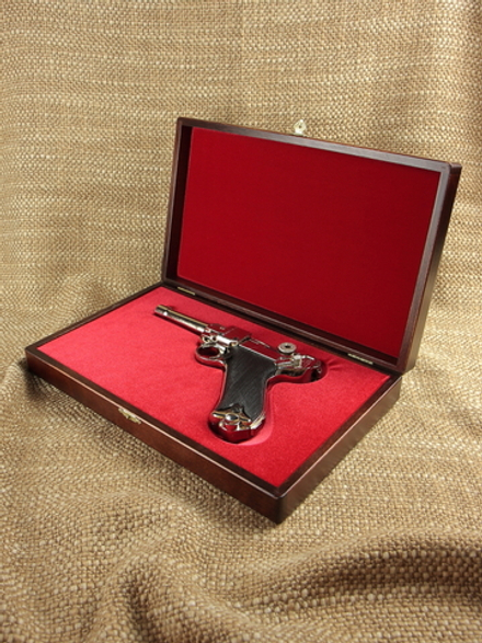 Denix Пистолет Люгер "Парабеллум" P08, Германия, 1898г. хромированный в подарочном футляре