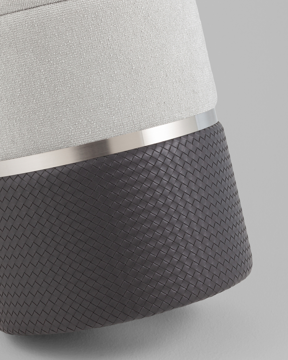 Пуф Кэрри с ящиком серебро шенилл серо-черный