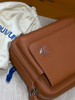 Сумка-мессенджер Louis Vuitton