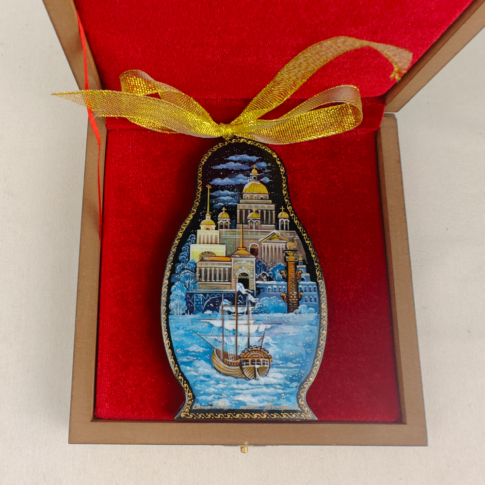 Сувенир Матрешка "Санкт-Петербург" с росписью Палех в подарочном футляре