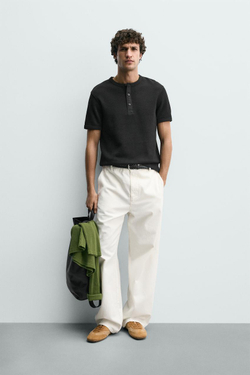 ZARA ФУТБОЛКА ИЗ РЕЛЬЕФНОЙ ТКАНИ С ВОРОТНИКОМ НА ПУГОВИЦАХ, ЧЕРНЫЙ