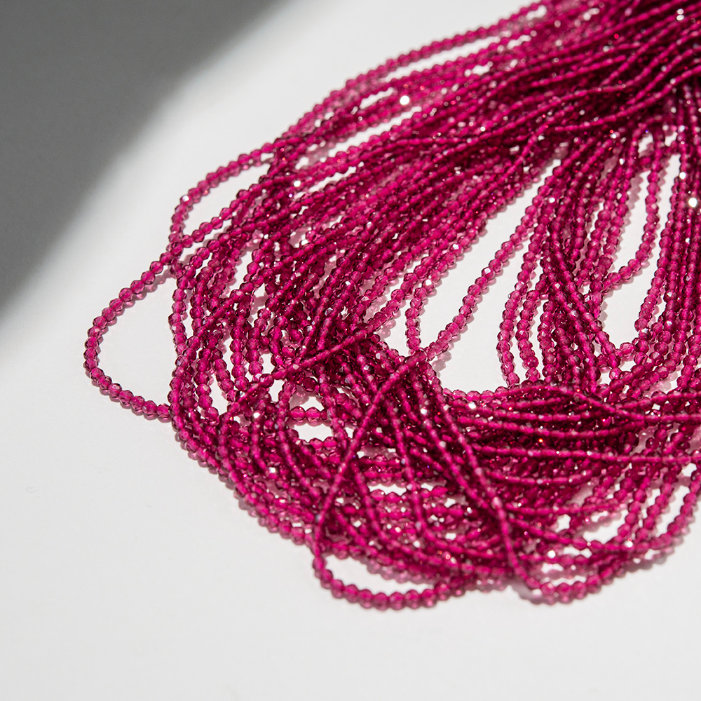 Ярко-розовая шпинель синтетическая, 2мм, шар, микроогранка