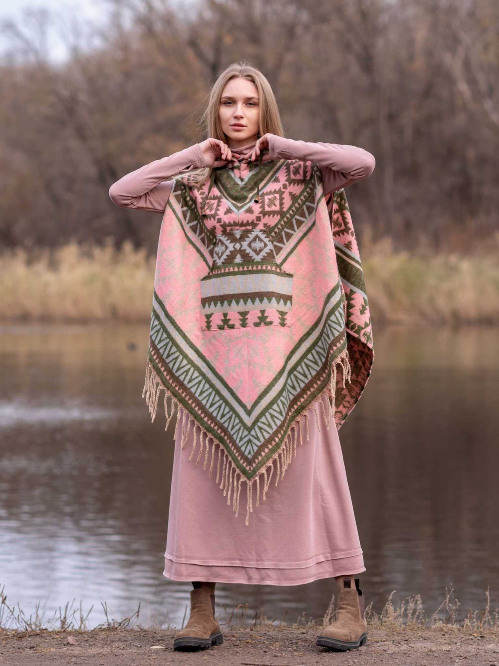 Пончо женское шерстяное с орнаментом