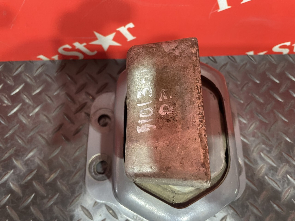 Подушка двигателя задняя 2018г.