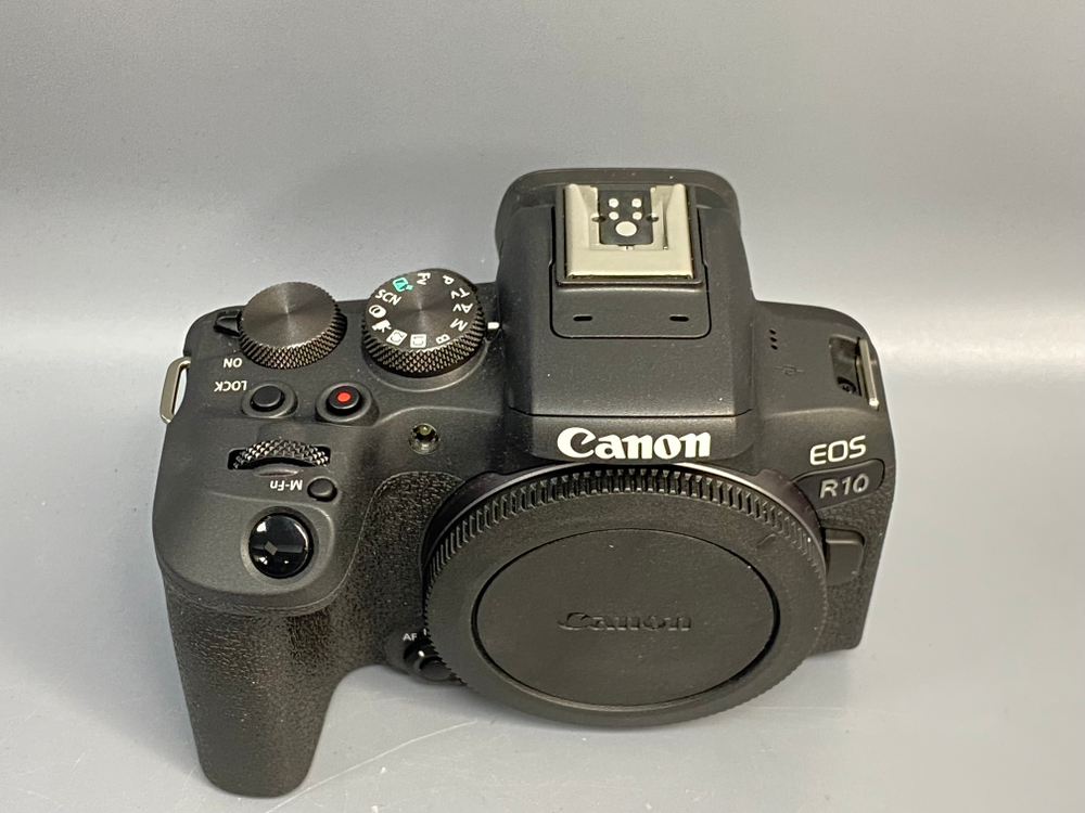 Canon R10 Kit 18-45mm 1000 кадров