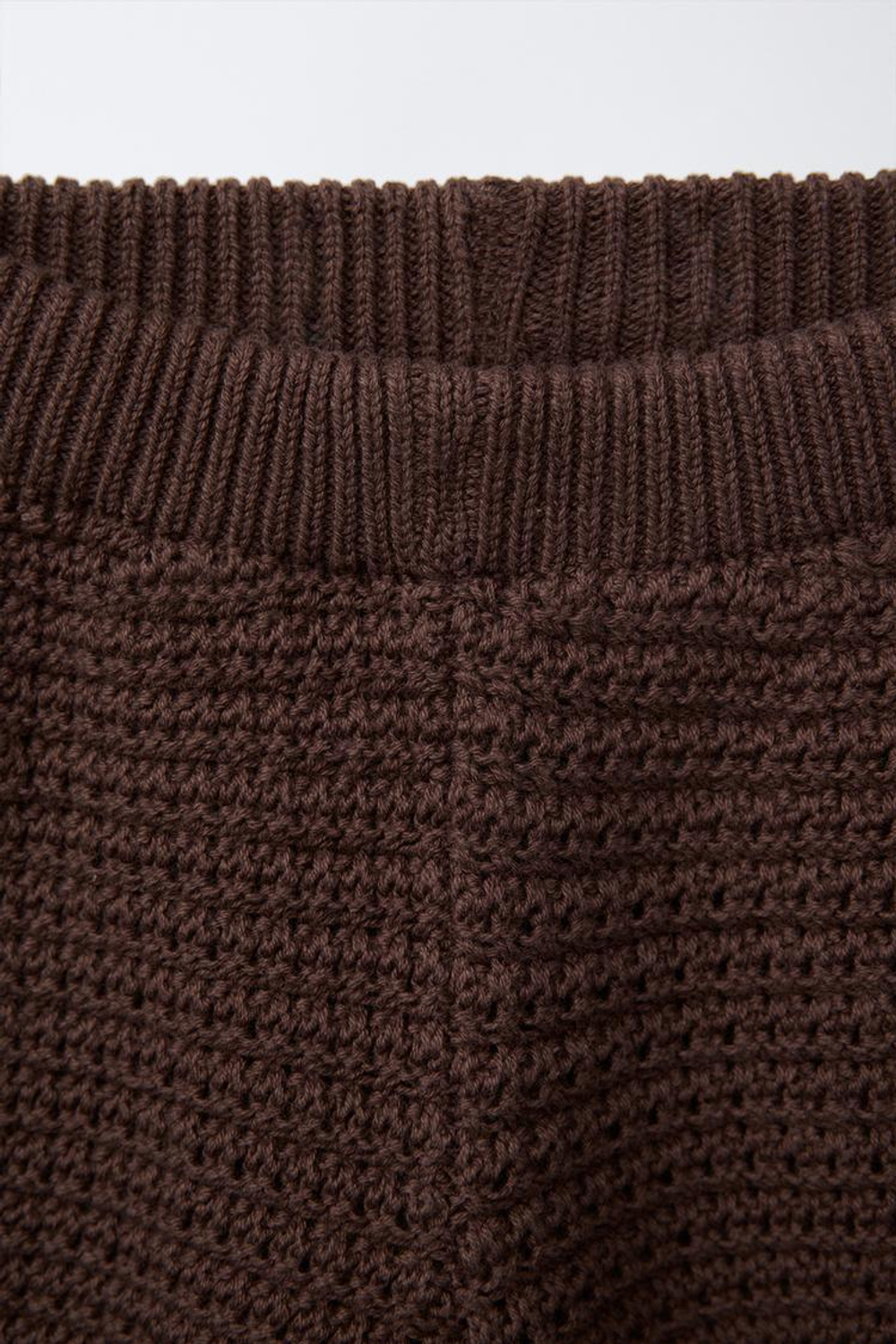 ZARA ТРИКОТАЖНЫЕ ШОРТЫ С УЗОРОМ «РОМАШКИ», ШОКОЛАДНЫЙ