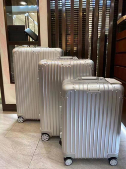 Чемодан Rimowa M