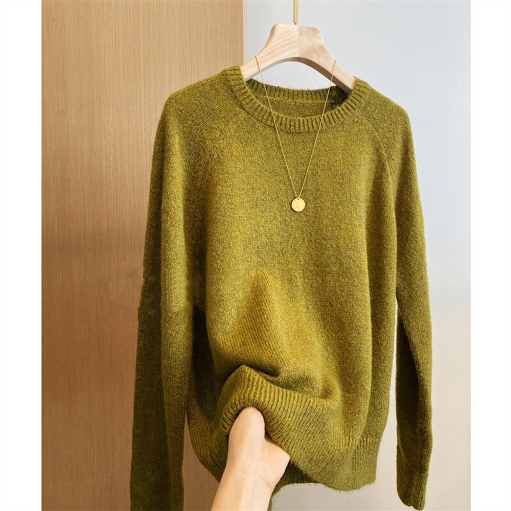 Свитер с круглым вырезом