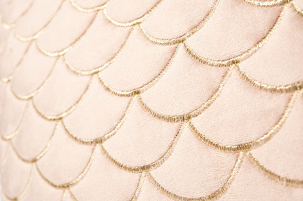 Подушка декоративная с вышивкой "Чешуйки" розовая