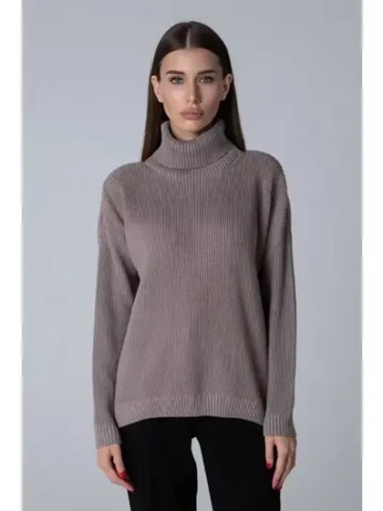 Свитер с высоким воротом