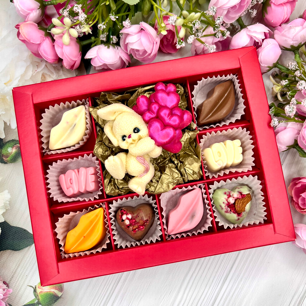 Шоколадный набор "Зайчик с шариками" и 10 конфет ручной работы