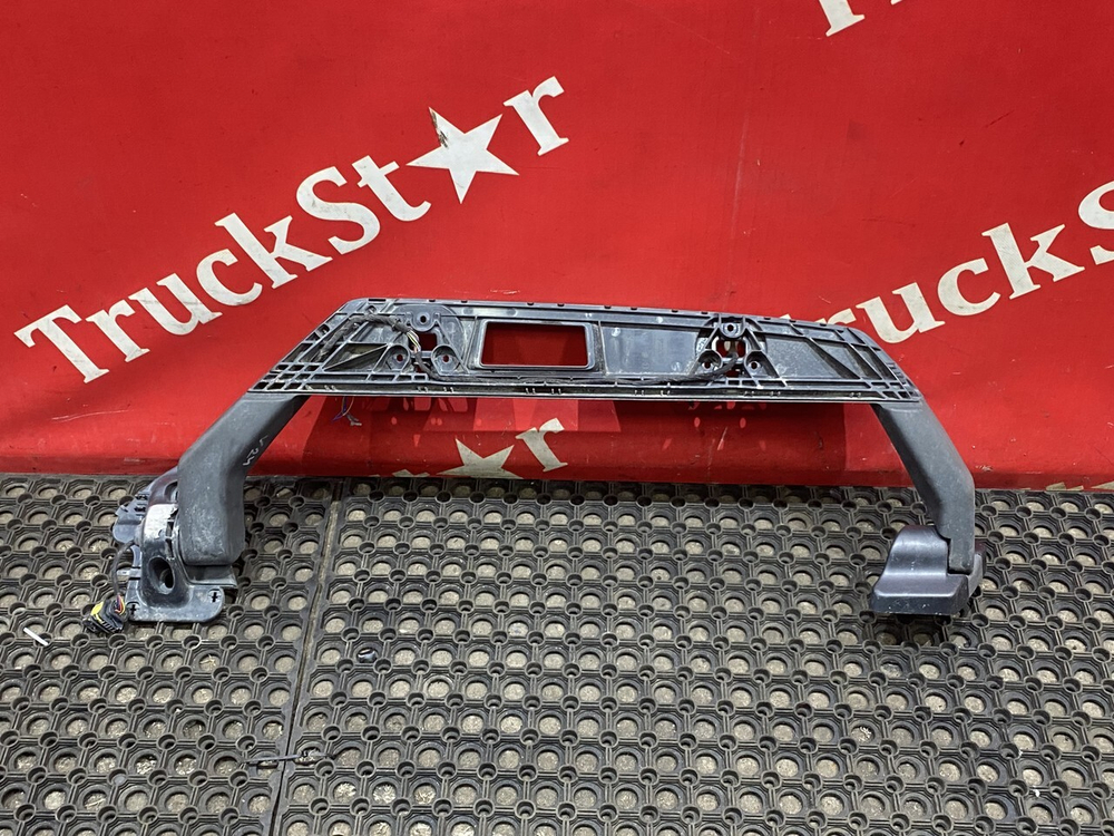 Кронштейн зеркала бокового правого 2019г