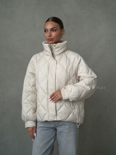 Бежево-шоколадная куртка с манишкой