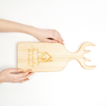 Доска разделочная из древесины сибирского кедра с гравировкой "Home is where the heart is". RD86