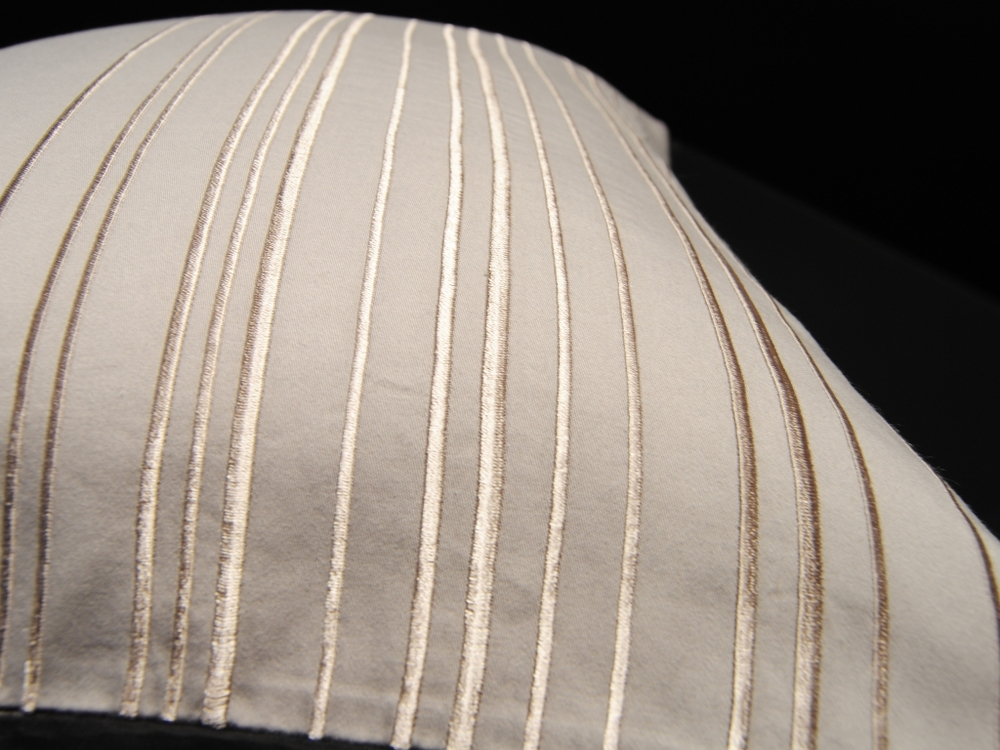 Наволочка для валика 15х40 Christian Fischbacher Luxury Nights Line 705 коричневая Швейцария