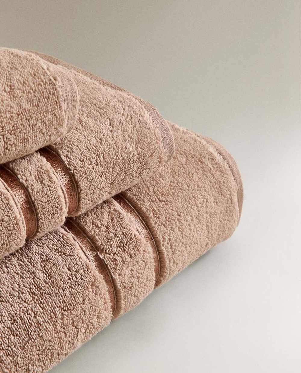 ZARA HOME БАННОЕ ПОЛОТЕНЦЕ С КАЙМОЙ, РОЗОВЫЙ