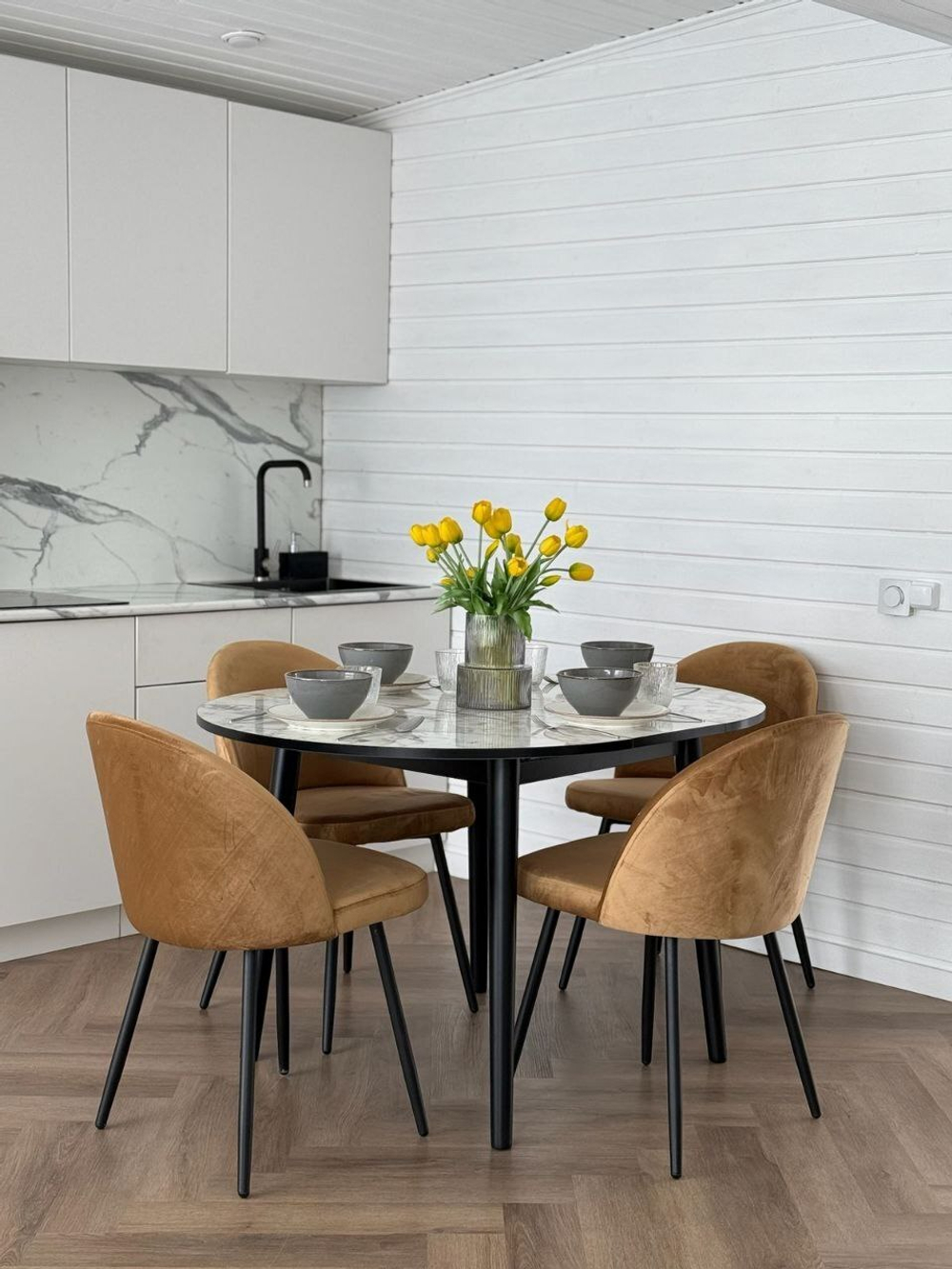 Круглый раздвижной стол "Итальянский мрамор мрамор" и 4 стула Элион