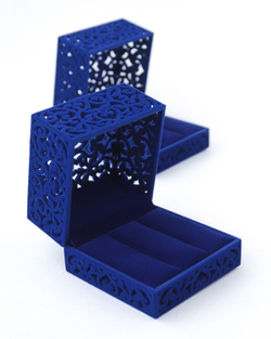 Ажурный корпус футляра для демонстрации украшений