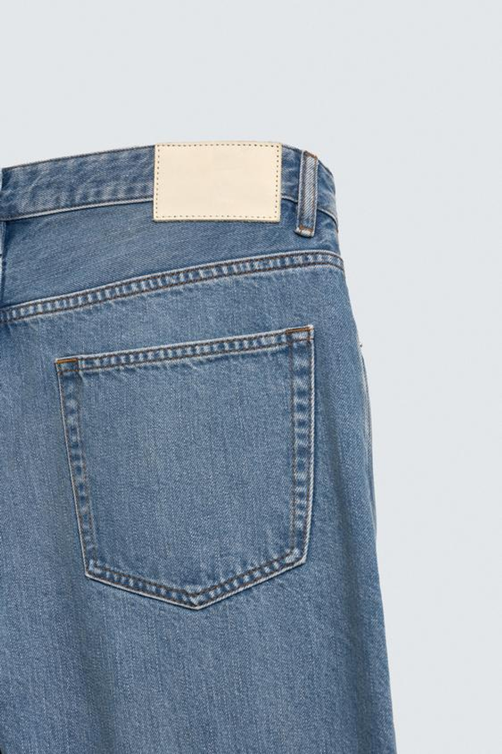 ZARA ЛЕГКИЕ ДЖИНСЫ ИЗ ХЛОПКА И ЛИОЦЕЛЛА, ВЫЦВЕТШИЙ СИНИЙ