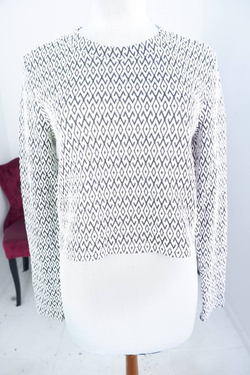 Блузка ONLY TREND из плотной ткани, держит форму, с молнией на спине, маркировка L, 48 размер