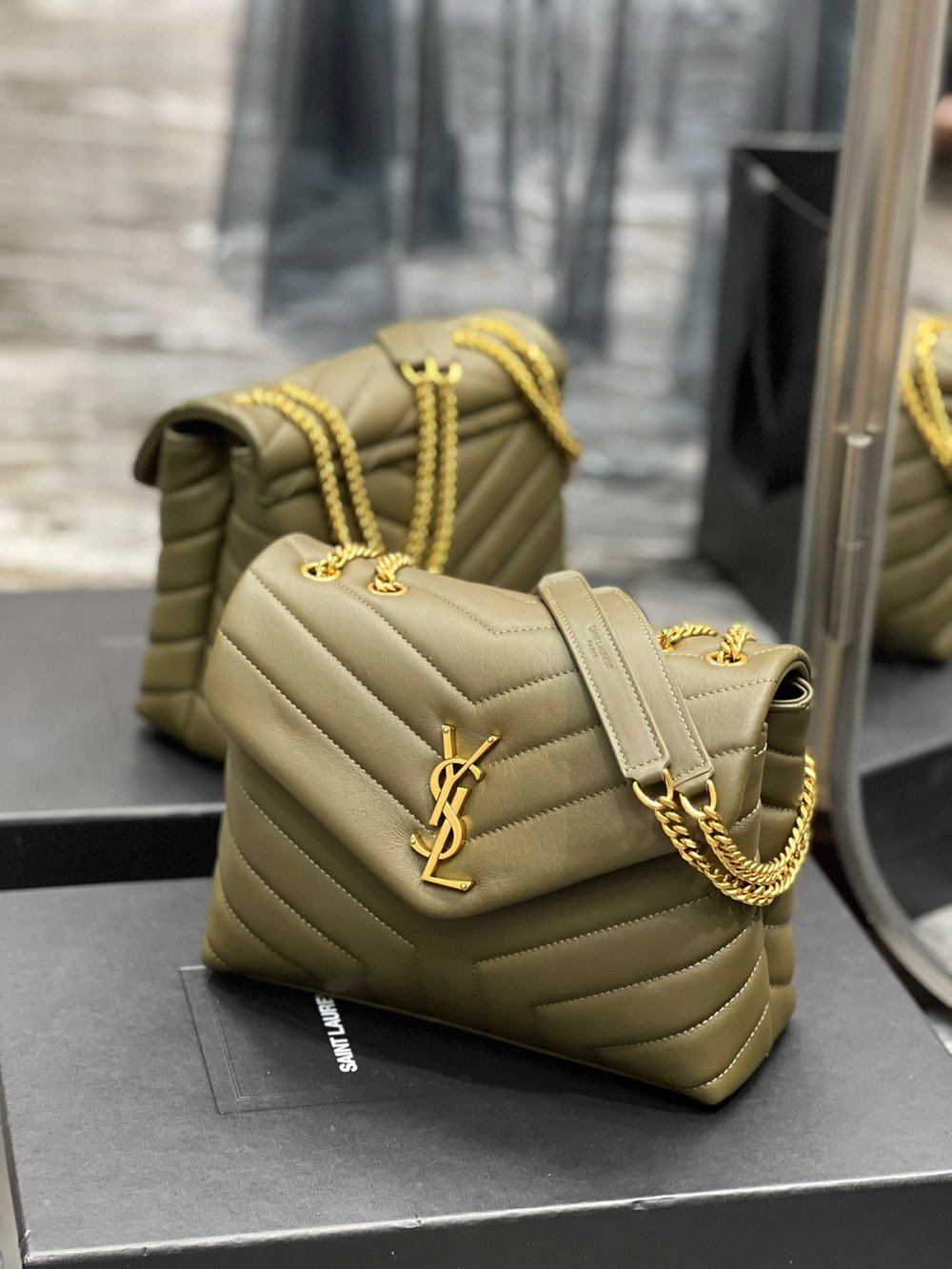 Saint Laurent Loulou 25 cm