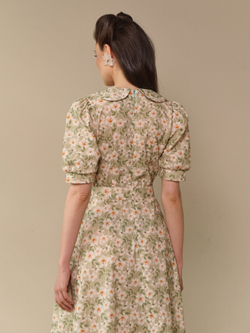 Платье с отложным воротником