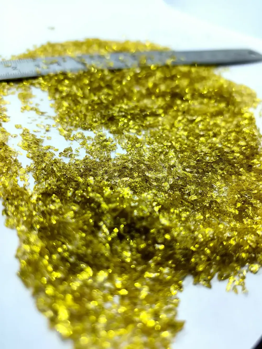 СТЕКЛЯННАЯ КРОШКА БЛЕСТЯЩАЯ ЗОЛОТИСТО-ЖЕЛТАЯ