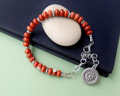 браслет из яшмы с цепочкой