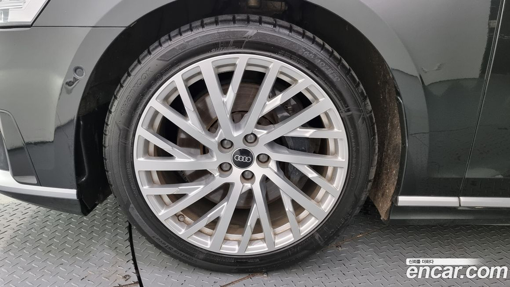Audi A8 (D5) 55 TFSI Quattro LWB (12.2021)