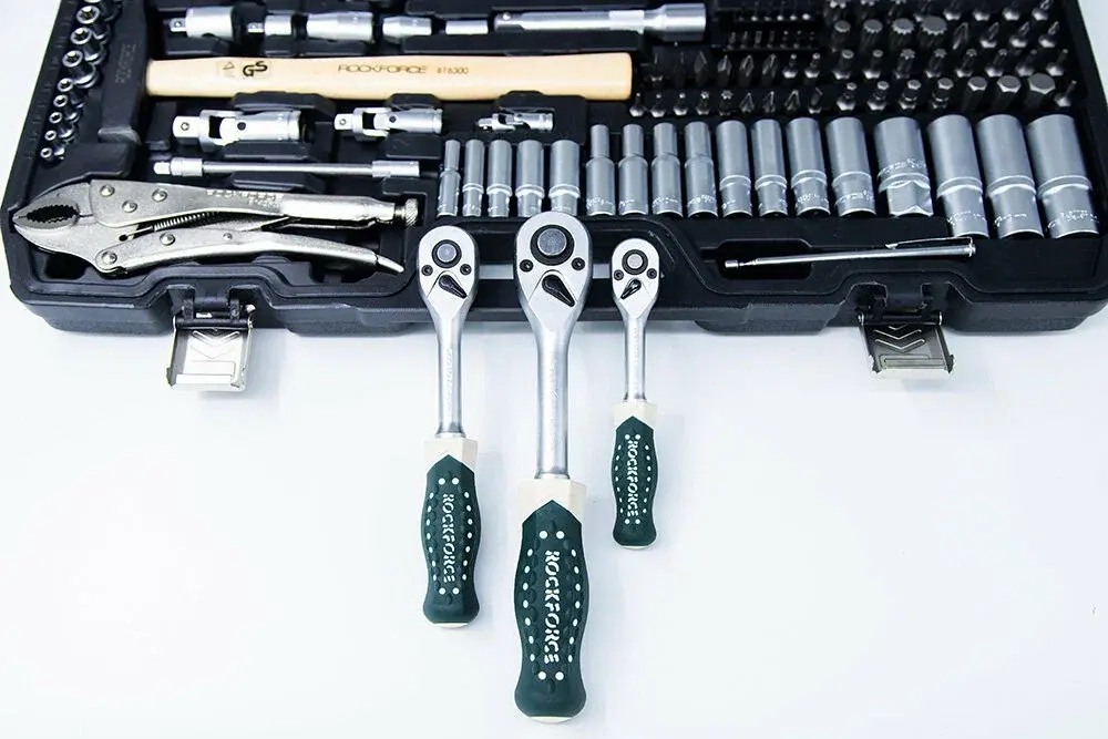 Набор инструмента RF-41802-5: 1/2"&1/4"&3/8"DR с 6-гранными головками 180пр.(пласт. кейс) ROCKFORCE