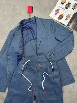 Льняной костюм Kiton