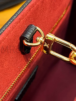 Черная сумка Louis Vuitton Onthego PM с узором монограм