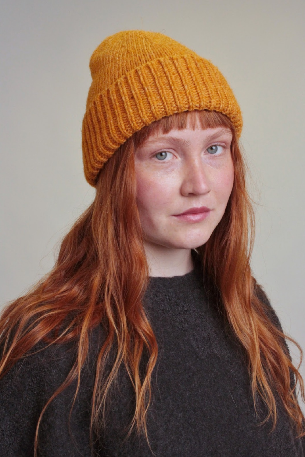 Шапка из шерсти оранжевая